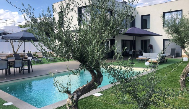 VILLA DE PRESTIGE 150 m from the sea
