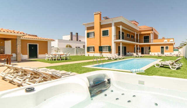 Villa do Sol - ery big villa near golf resort, with free Jacuzzi and free air conditioning