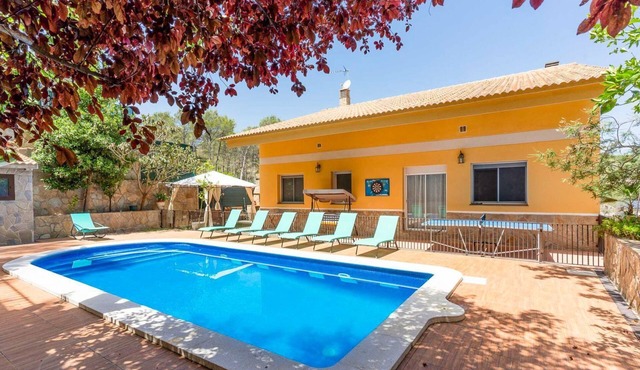 Villa Estela - Four Bedroom Villa, Sleeps 10