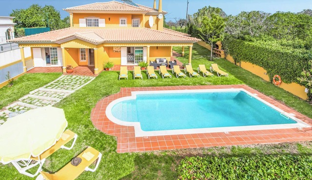 Villa Godinho - Five Bedroom Villa, Sleeps 10