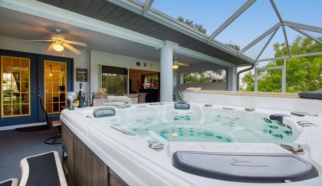 VILLA GOLFERS DREAM – HEATED SPA | GOLF COURSE | BOAT RENTAL + TOURS VOUCHER INCL. in Cape Coral