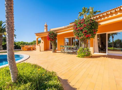 Villa in Cerro de Águia with Private Pool