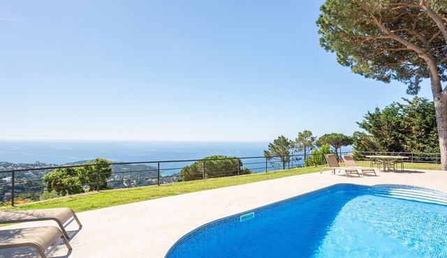 Villa 'La Venta' Large House with Sea Views, Heated Private Pool and Air Conditioning