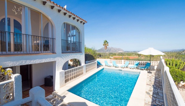 Villa Leonie, private pool, jacuzzi, 8p in Orba