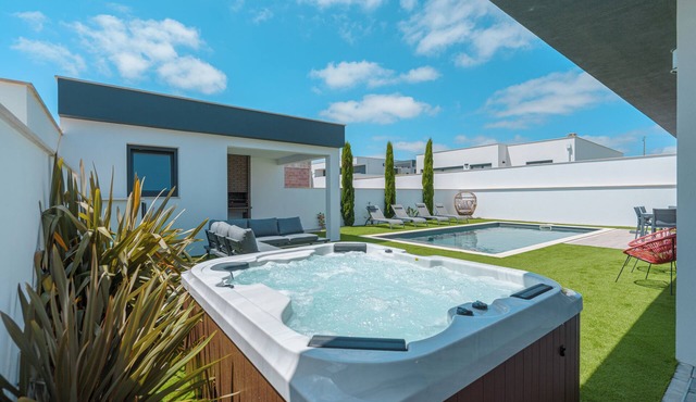Villa Mauricio with private swimming pool, 4km from the beach