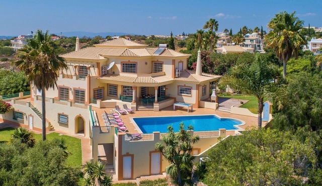 Villa Nenufa by Villa Plus