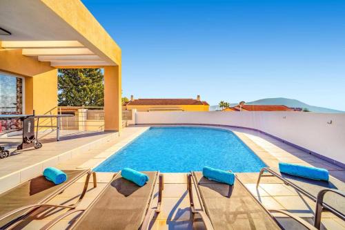 Villa Pomera Dos by Villa Plus in Beniarbeig