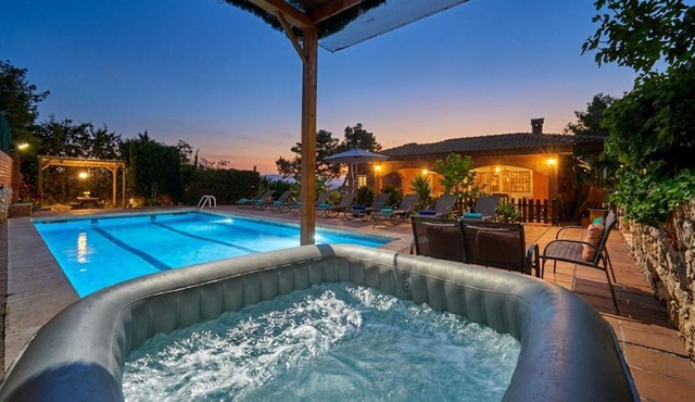 Villa Sitges Sol 15 minutes drive from Sitges XXL swimming pool 12 p