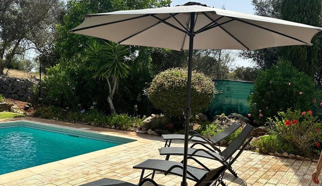 VILLA WITH 2 BEDROOMS, FOR UP TO 6, POOL, BETWEEN PORTIMAO AND LAGOS