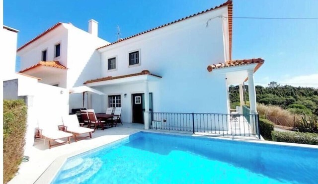 Villa with a large pool — 5 minutes from the beach and the city