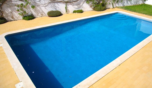 Villa with pool 100m from the beach in quiet area