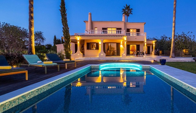 Villa with private pool and BBQ in Galé