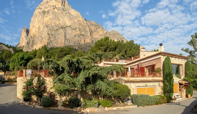 Villa with sea and mountain views