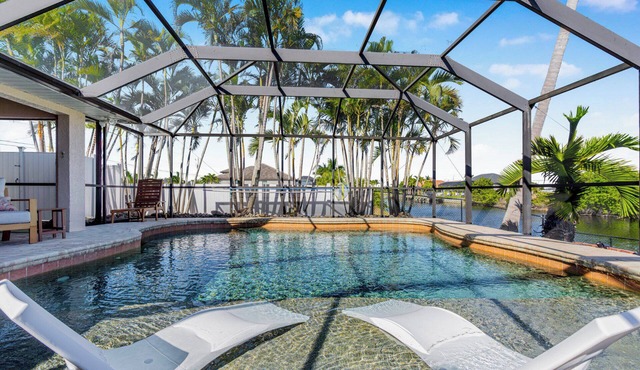 VRCC Villa Coconut Canal in Cape Coral