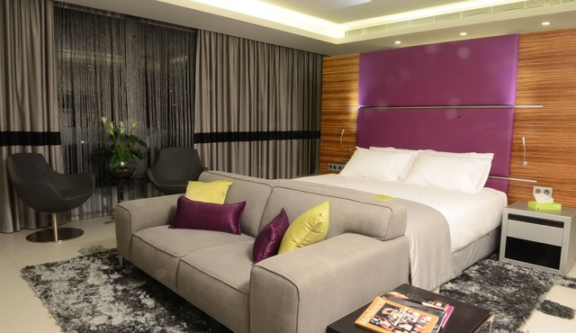 Warwick Stone 55 Hotel