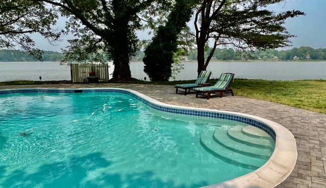 Waterfront,Dock,Pool.Private Point in Estate Area. Minutes from Everything! in Easton
