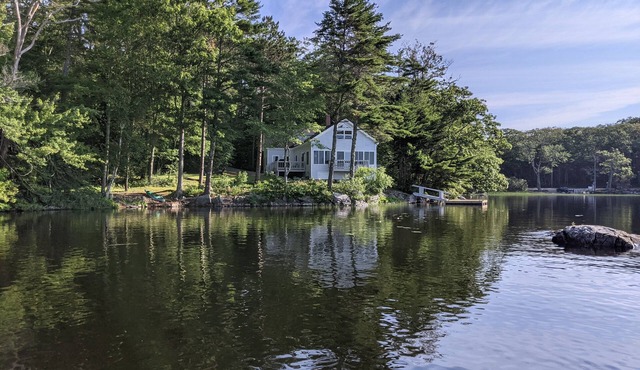 Waterfront home on beautiful Biscay Pond in Maine in Damariscotta