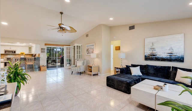 Waterfront Oasis - Fish from Backyard, Heated Pool & Spa in Cape Coral