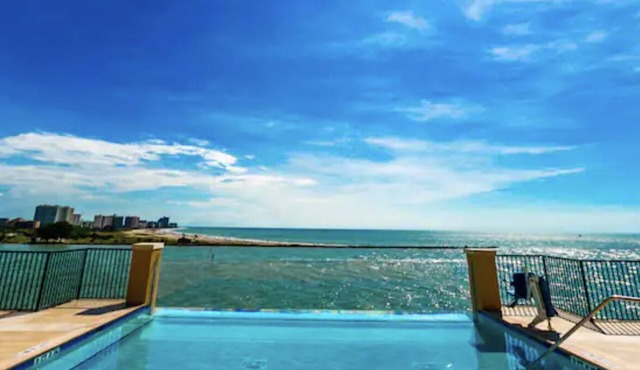 WATERFRONT ROOM - The views are incredible! in Clearwater