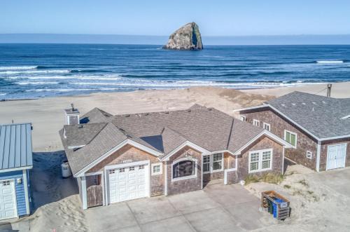 Whales Tail Cottage in Pacific City