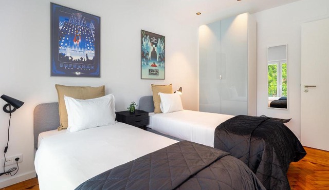 WHome Prime Location w AC 3-Bed Duplex Perfect for Families ONLY