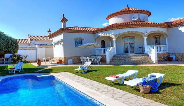 Wonderful private villa for 6 guests with private pool, A/C, WIFI and TV