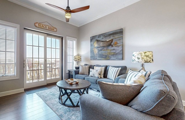 Elegant condo with 2 community pools, hot tub, & beach access across the road in Seacrest