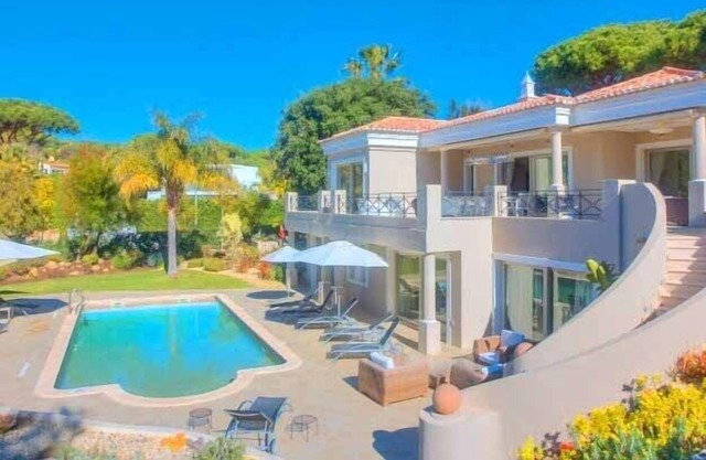 Four Bedroom Villa With Fenced Pool -G118 - Almancil, Algarve