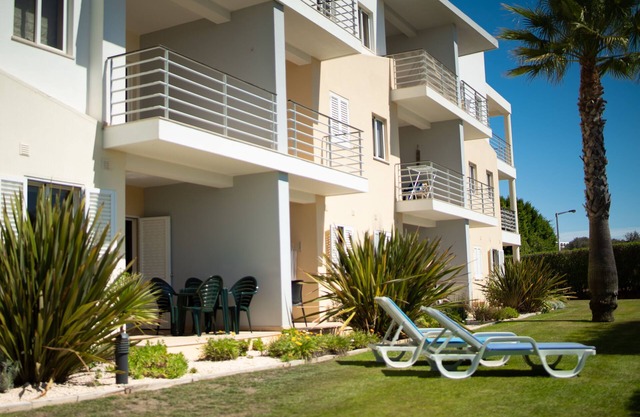 Ground floor holiday rental with 1 bedroom and terrace at Vila da Praia Alvor