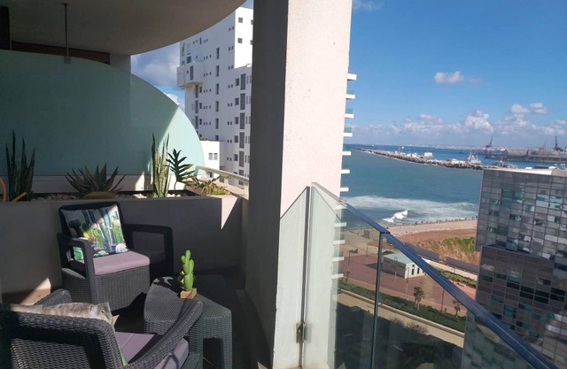 Homerez - Beautiful apartment With sea view and garden