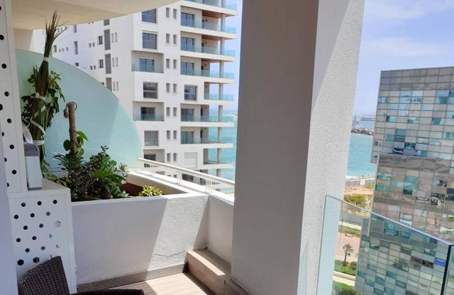 Homerez - Beautiful apartment With sea view and garden
