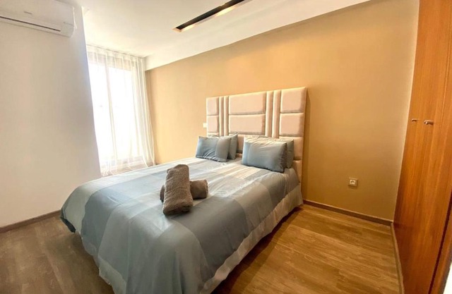 Pearl 38 - Elegant, new, near the sea w/ balcony
