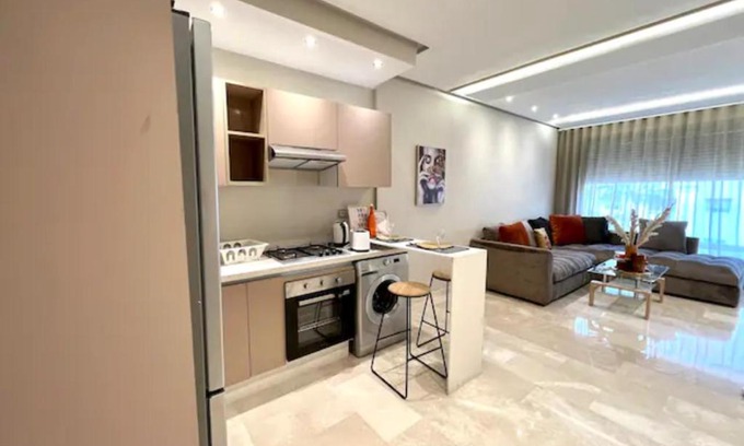 Anfa Apartment | Pearl 17 - Central,Brand new chic with balcony