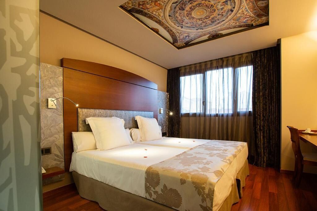 Casco Antiguo Hotel | Hotel Sancho Abarca Petit SPA