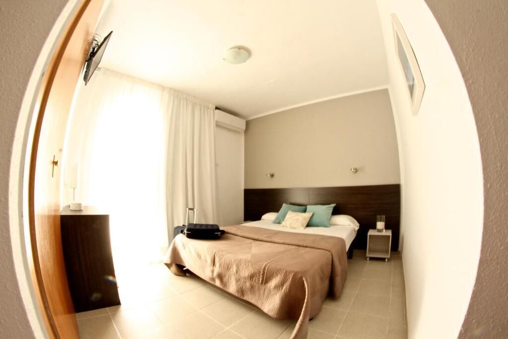 Salou City Centre Hostel | HOSTAL TAHITI RS