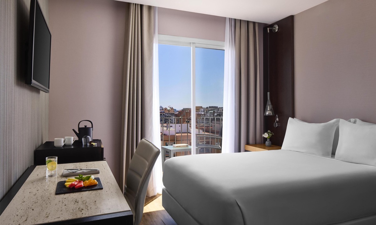 La Maternitat i Sant Ramon Hotel | NH Barcelona Stadium