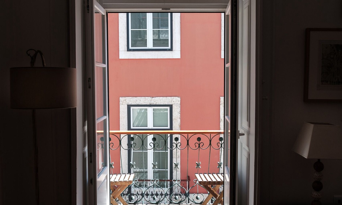 Baixa Apartment | Central 2BR/2BA Apartment Balcony Elevator in Baixa