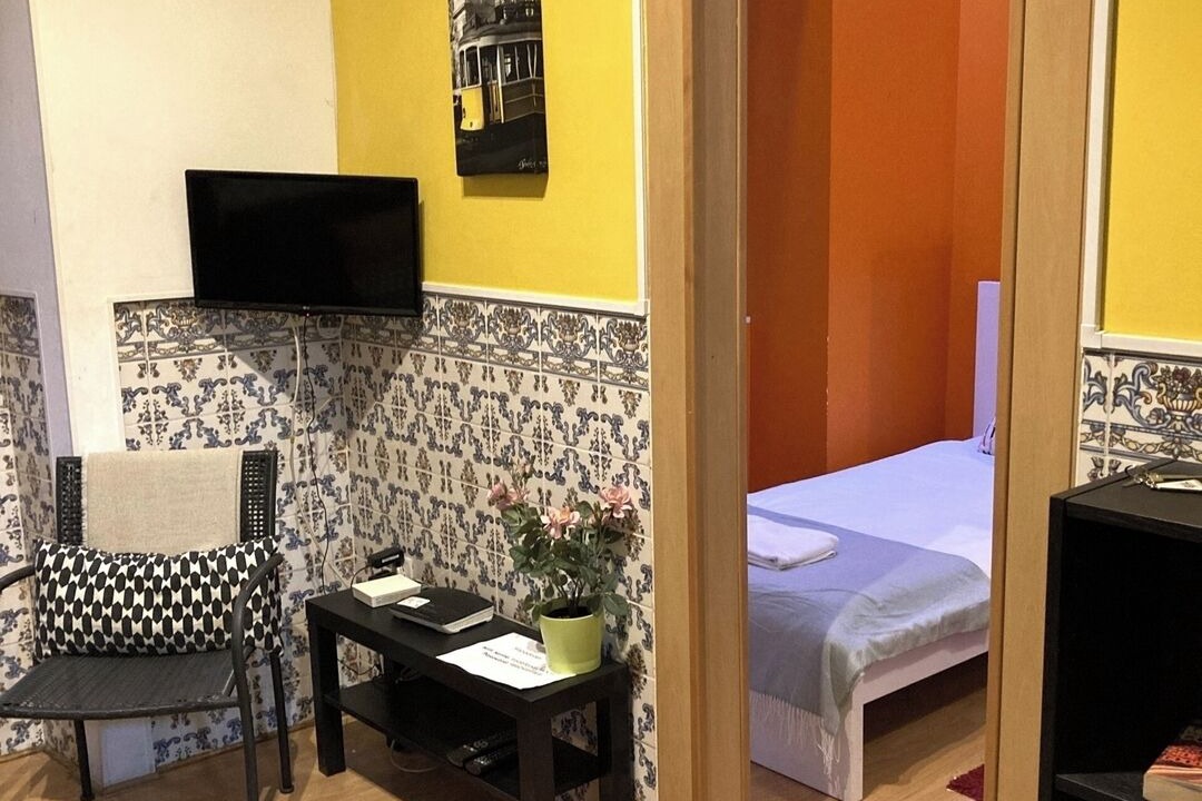 Penha de Franca Apartment | Lisbon T2 apartment in typical villa, Sapadores