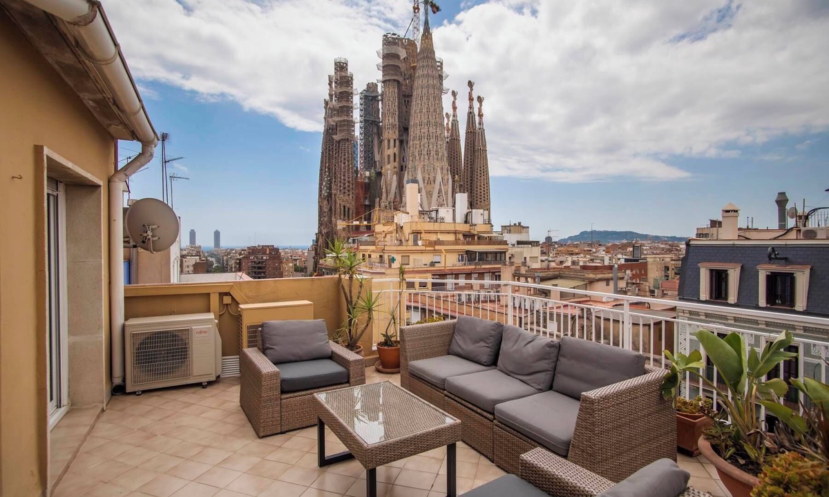 La Sagrada Familia Apartment | A1mar1023 Breathtaking rooftop in Sagrada Familia