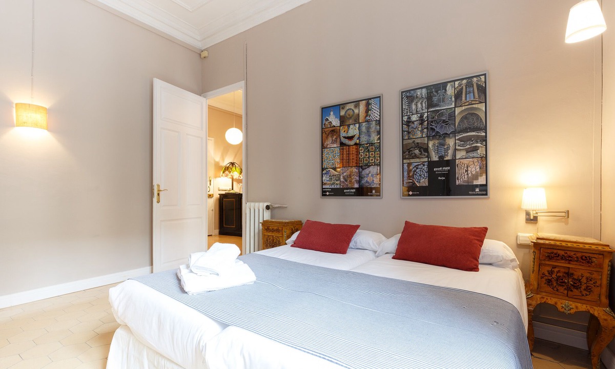 Gothic Quarter Apartment | Classic style 7 bedroom apartment in the city center