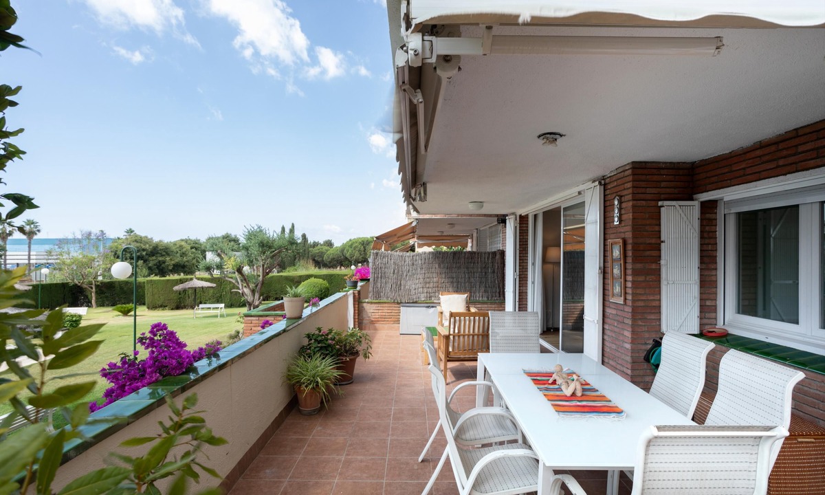 Sant Andreu de Llavaneres Apartment | BAIX BALIS accommodation for families. Beach 5 minutes walking