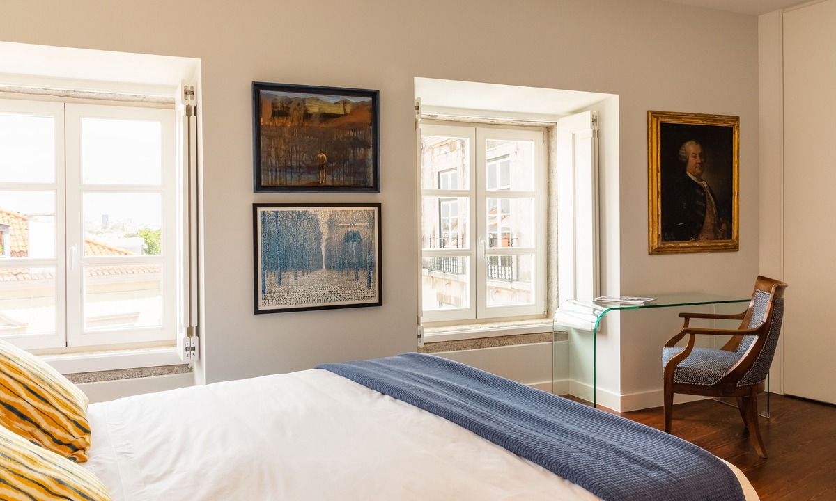 Socorro Apartment | By the Castle | LUXURIOUS, PRIVATE GARDEN & HEATED SWIMMING POOL