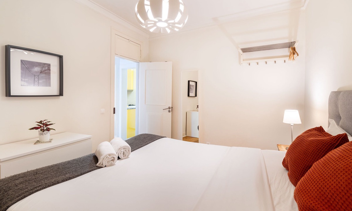 Encarnacao Apartment | Central Bairro Alto 3E by Central Hill