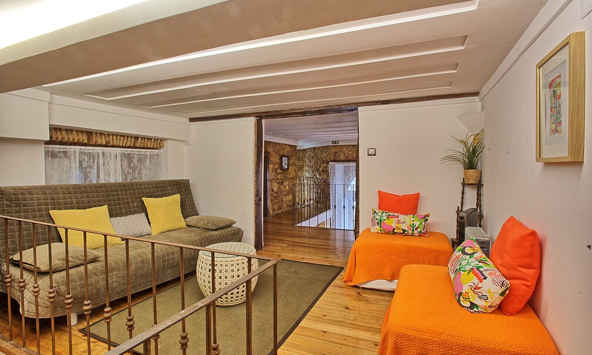 Alfama Apartment | Tv1 - Alfama Retreat | AC | 3 Bedrooms sleeps 10 walk everywhere