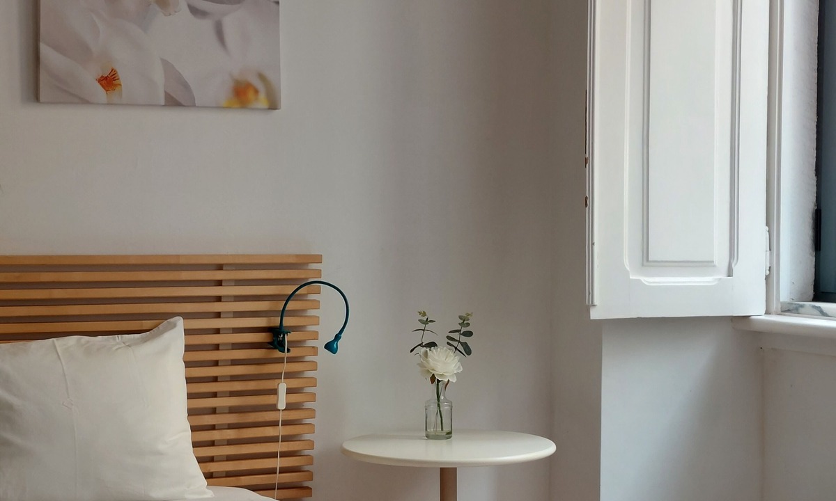 Penha de Franca Apartment | Apart. with private garden - central location/3 metro stops to historic center