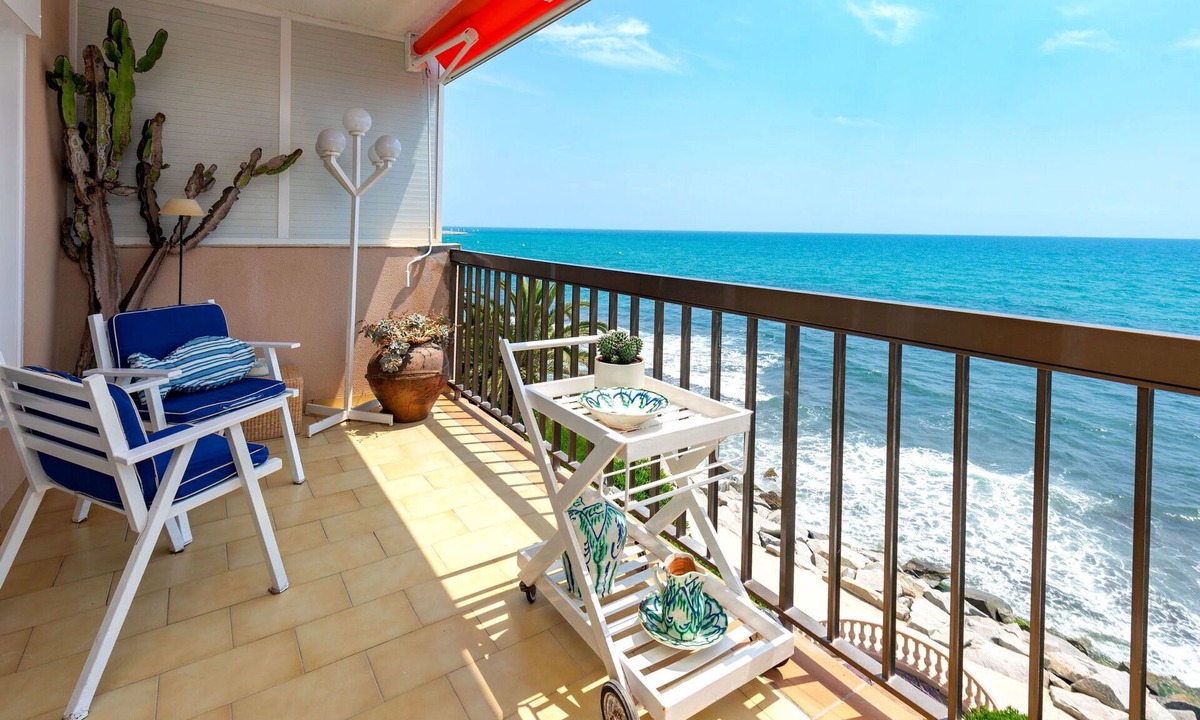 Sant Andreu de Llavaneres Apartment | Lovely apartment for 6 guests with pool, WIFI, TV and balcony