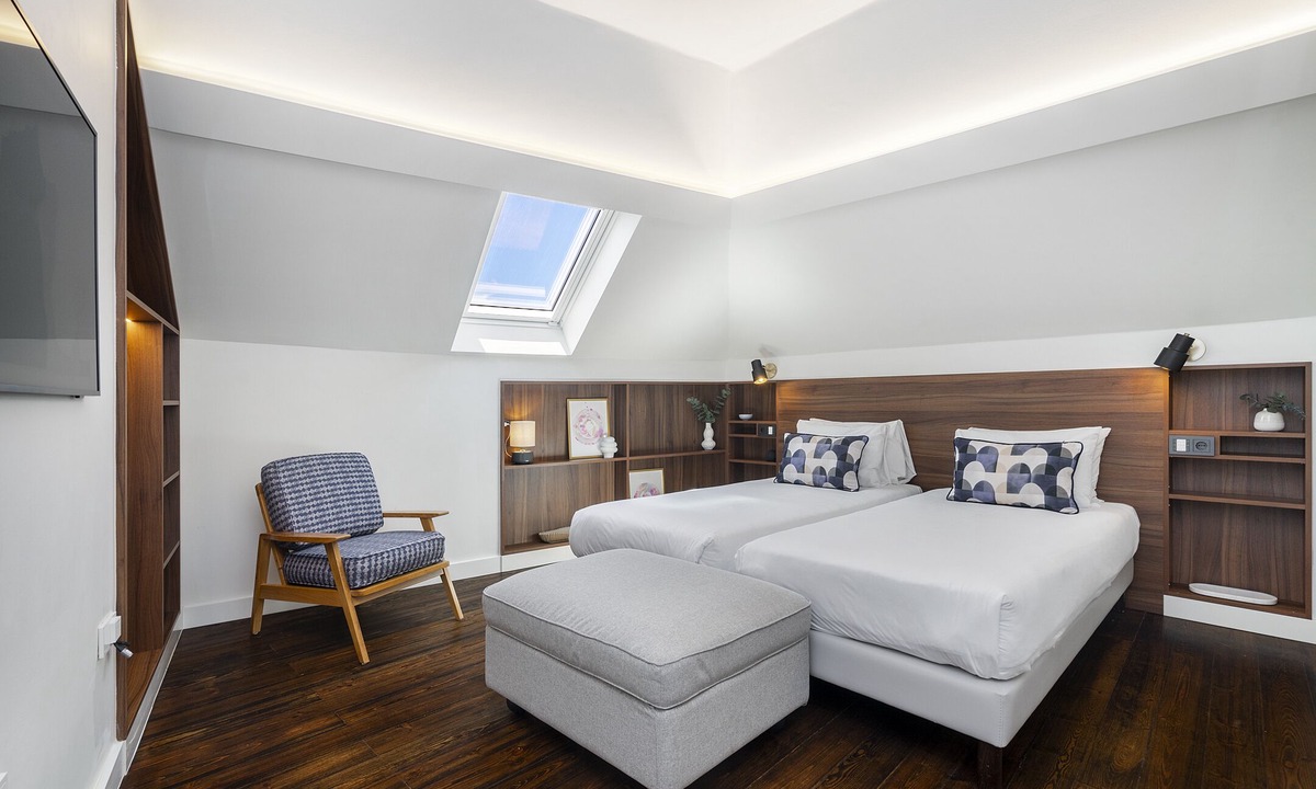 Santa Maria Maior Apartment | New! Luxury Prime Location Great for Family & Friends