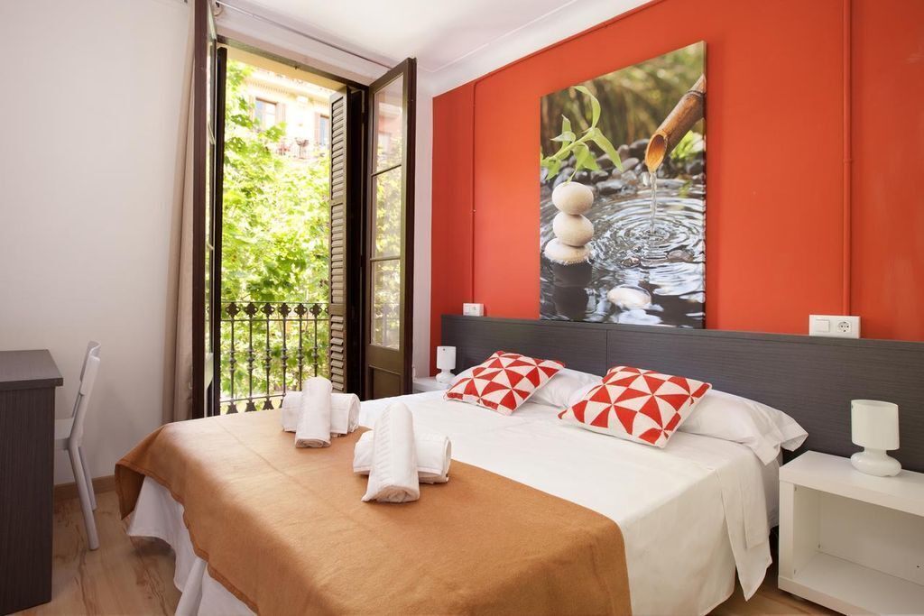 El Poble-sec Apartment | Perfect for big families, business travels and groups of friends!