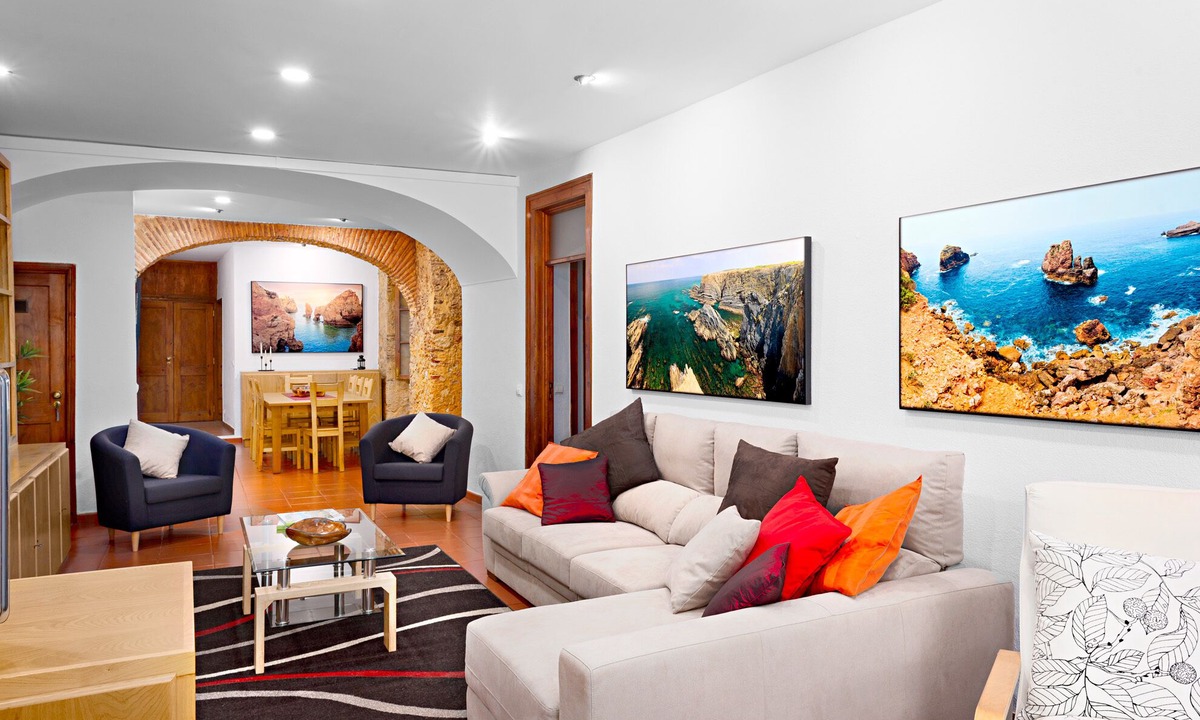 Sacramento Apartment | In Chiado, heart of Lisbon, the space and comfort of a family apartment.