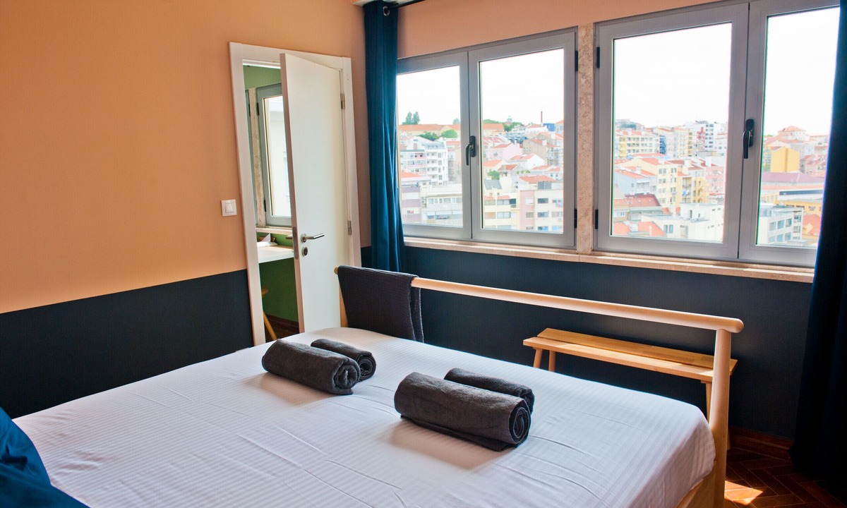 Santo Antonio Apartment | Expresso Martinis in Lisbon by Misha's Place (4c(